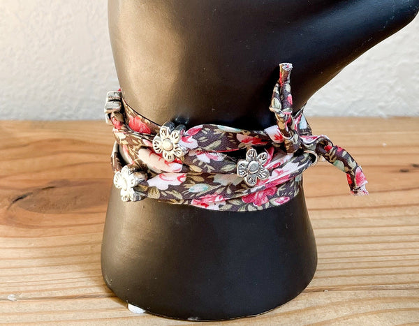 Fabric Ribbon Wrap with Flower Charms BLACK/FLOWERS